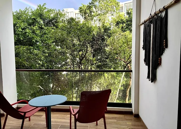 Luxury Oasis Pools, Rooftop & Paddle, Tennis Apartment